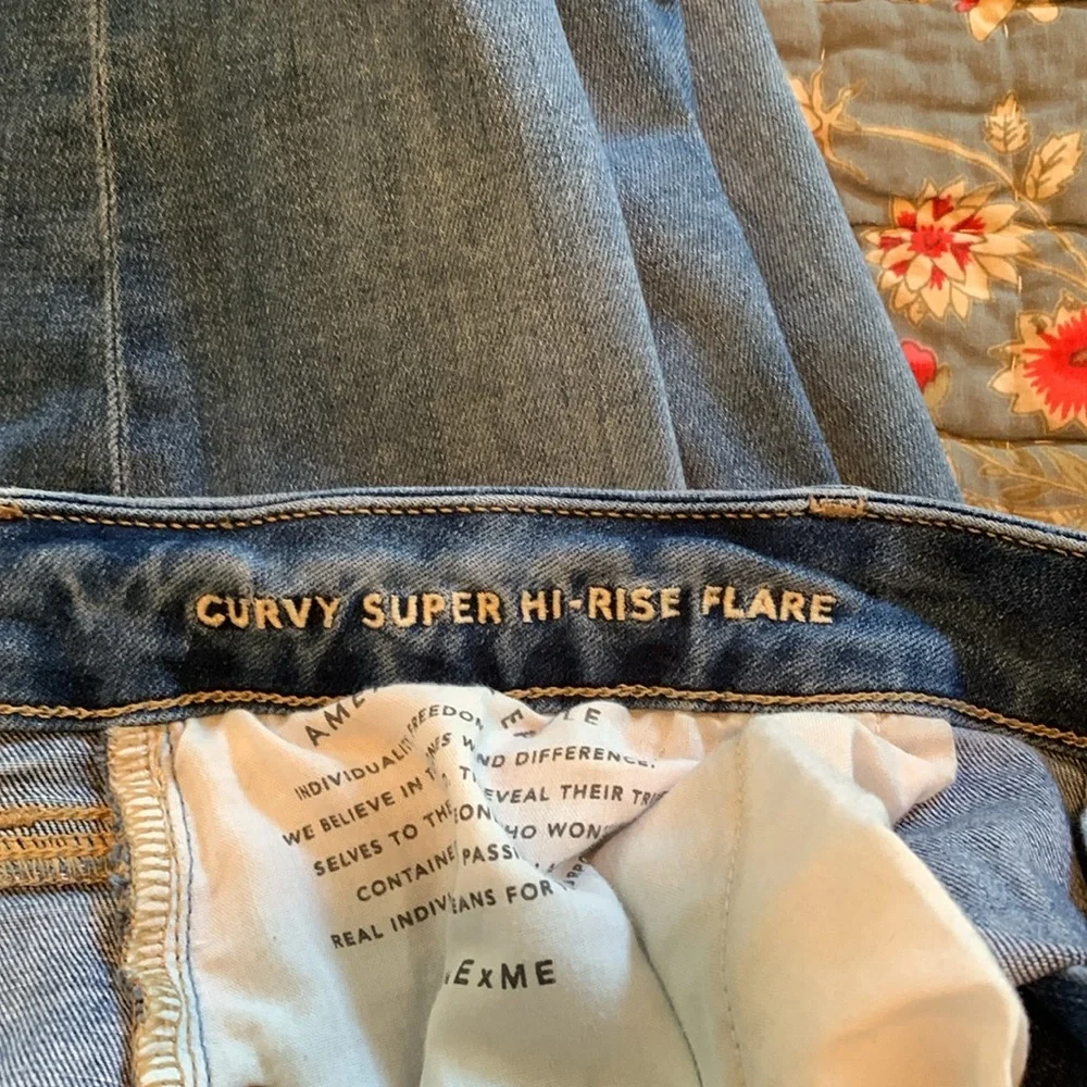 Women's American Eagle Jeans Super High Rise Flare 12 short - Picture 5 of 7